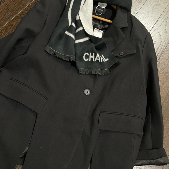 Black suit coat - Picture 4 of 5